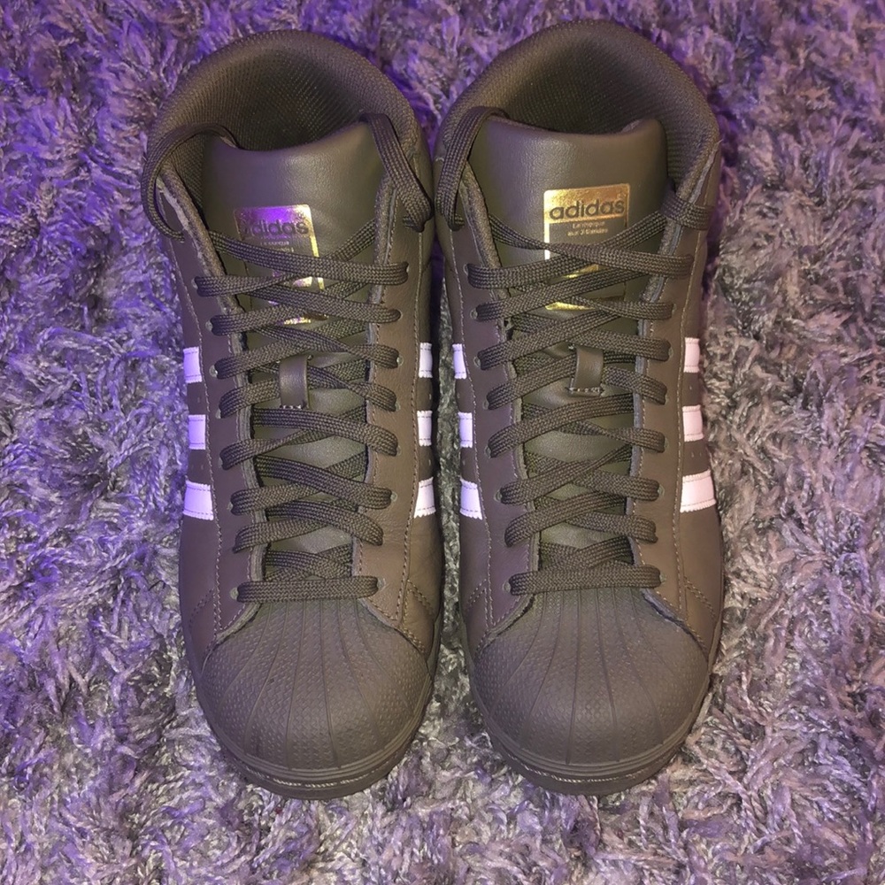 I am selling sneakers